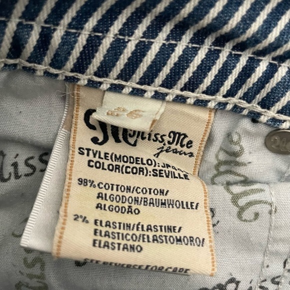 Miss Me Blue Seville Fringe Bermuda Stripe Detail Denim Jean‎ Shorts Size 26 - Picture 9 of 9